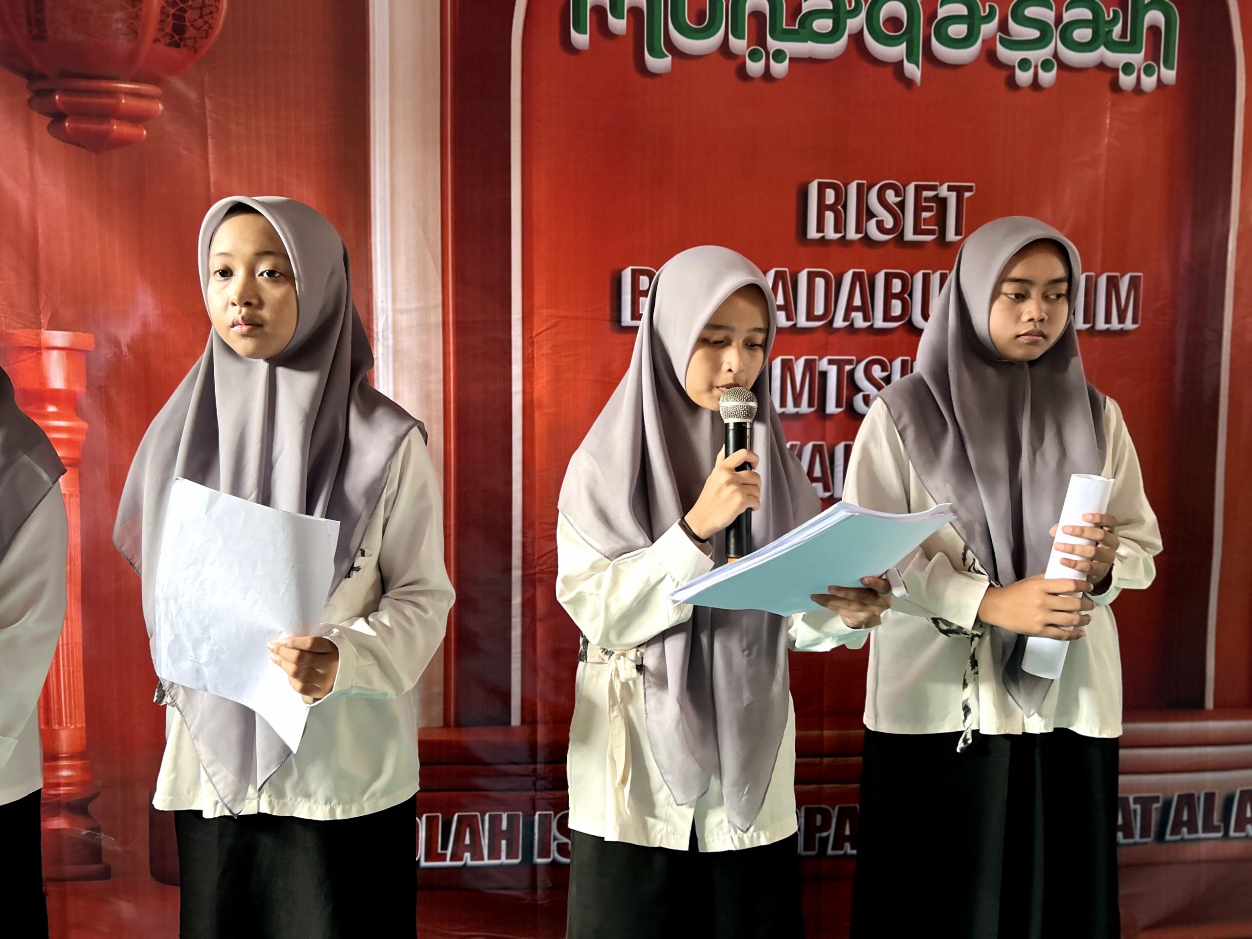 SMA Islam Terpadu Misykat Al Anwar Gelar Munaqosah Riset Sebagai Bagian Ujian Kelulusan